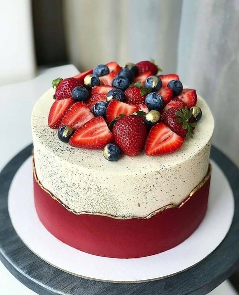 Starberry Cake, Fruit Topped Cake, Birthday Cake For Women Simple, Delish Cakes, Strawberry Birthday Cake, Fresh Fruit Cake, Fruity Cake, Mini Cakes Birthday, Berry Cake