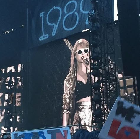 1989 Birds Taylor Swift, Taylor Swift 1989 New Romantics, Taylor 1989 Aesthetic, 1989 Tour Aesthetic, Welcome To New York Taylor Swift, 1989 Tour Taylor Swift, 1989 Aesthetic Taylor Swift, Albums Aesthetic, Electric Blue Eyes