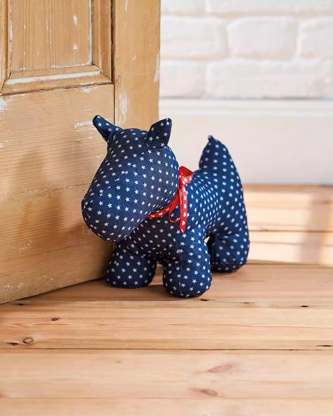 Doorstop Pattern Free, Crochet Doorstop, Crochet Door Stopper, Door Stopper Diy, Diy Doorstop, Animal Doorstop, Doorstop Pattern, Dog Door Stop, How To Make A Roman Blind