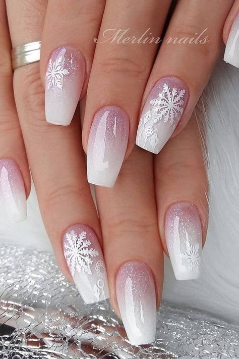 Elevate your style with these frosty white and pink winter nails! Explore simple and classic nail art designs with snowflakes and seasonal motifs to keep your fingertips chic all winter long. Xmas Nail Designs, Classic Nail Art, Christmas Gel, Red Christmas Nails, Winter Nails Acrylic, Cute Christmas Nails, Christmas Nails Easy, Nails Easy, Christmas Gel Nails