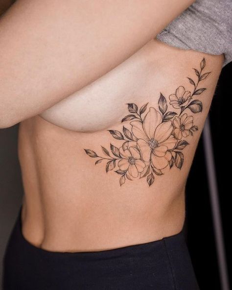 Flower Hip Tattoos, Side Tattoos Women, Cute Thigh Tattoos, Rib Tattoos For Women, Floral Thigh Tattoos, Flower Thigh Tattoos, Hip Tattoos Women, Tattoo Hand, Spine Tattoos For Women