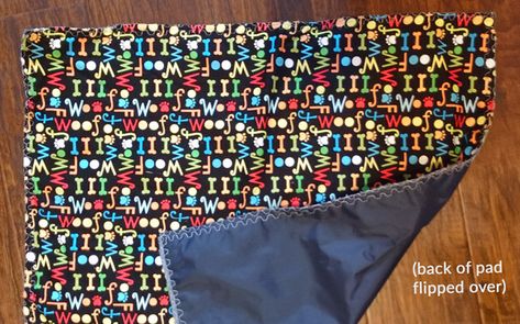 Diy Reusable Puppy Pads, Diy Potty Pads For Dogs, Diy Puppy Pee Pads, Diy Washable Puppy Pee Pads, Diy Dog Mat, Diy Pee Pads For Dogs, Puppy Pee Pad Ideas, Dog Pee Pads Diy Ideas, Diy Puppy Pads