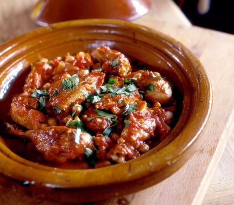 Ras El Hanout Recipe, Moroccan Chicken Tagine, Moroccan Chicken Recipe, Tagine Cooking, Chicken Tagine, Apricot Recipes, Tagine Recipes, Moroccan Dishes, Moroccan Chicken