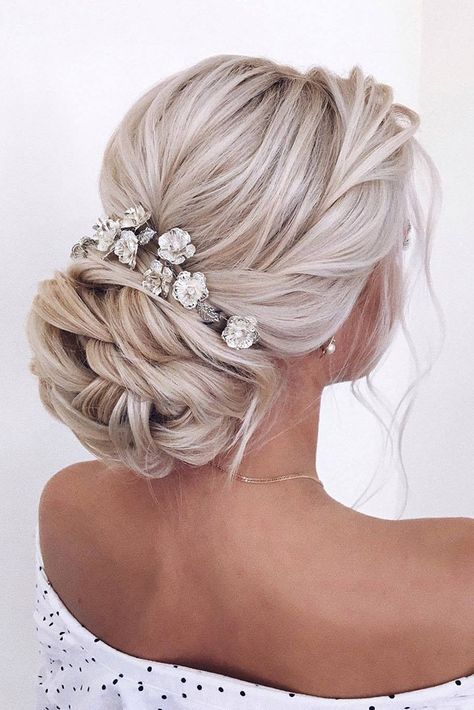 wedding hairstyles 2019 low volume bun on blonde hair with accessories american_salon Blonde Bride, Wedding Updos, Hair Jewels, Peinados Recogidos, Box Braid, Veil Hairstyles, Wedding Hair Inspiration, Bridal Hairstyles, Hairstyle Look