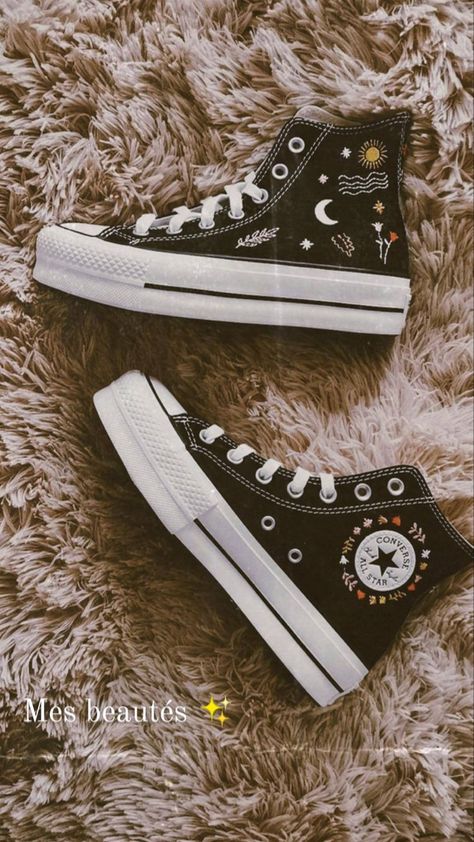 Upcycle Shoes, Converse Design, Cute Shoes Heels, Personalized Shoes, Embroidery Shoes, All Stars Converse, Embroidered Shoes, Aesthetic Shoes, Vibe Clothes