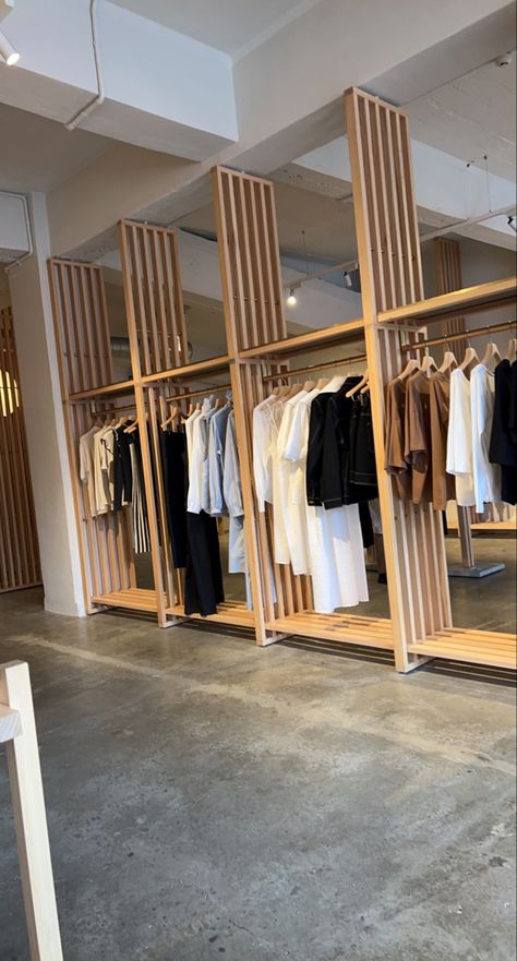 Cloth Shop Interior Design Small Spaces, Retail Store Design Boutiques, Luxury Boutique Interior, Visual Merchandising Fashion, Fabric Store Design, Clothing Store Displays, Clothing Store Interior, Retail Store Interior Design, Clothing Store Design