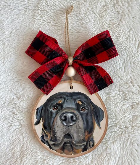 Hand Painted Wood Ornaments, Ornament Designs, Christmas Gifts For Pets, Wood Slice Art, Photo Christmas Ornaments, Christmas Pet, Wood Slice Ornament, Custom Hand Painted, Animal Ornament