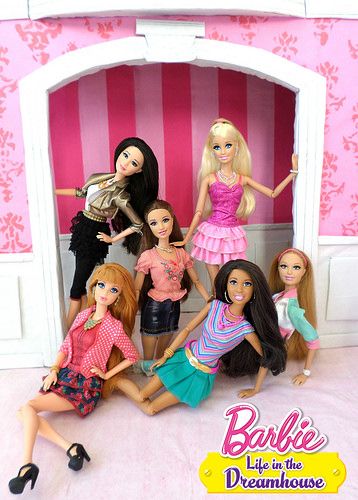 Life in the Dreamhouse <3 | por ShuiiMedina American Girl Doll Room, Life In The Dreamhouse, Baby Dolls For Toddlers, Barbie Doll Set, Barbie Sets, Barbie Fashionista Dolls, Barbie Doll House, Barbie Toys, Barbie Life