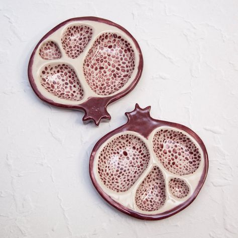 Jewelry + Jewelry Dishes – Melike Carr Seed Clusters, Ceramic Jewelry Dish, Pomegranate Jewelry, Clay Crafts Air Dry, Pottery Crafts, Diy Pottery, Ceramics Ideas Pottery, Hand Painted Ceramic, Diy Clay Crafts