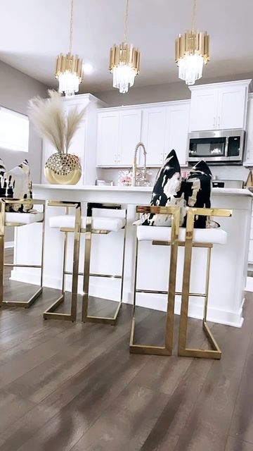 Black White Gold Kitchen Decor, Hollywood Glam Home Decor, Hollywood Glam Kitchen, Glam Kitchen Decor Ideas, Gold Kitchen Decor, Home Decor Glam, Housing Decor, Glam Kitchen Decor, Assignment Ideas