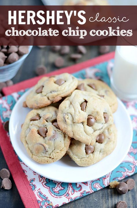 Hershey Chocolate Chip Cookies, Classic Chocolate Chip Cookies Recipe, Classic Chocolate Chip Cookies, Hershey Cookies, Milk Chocolate Chip Cookies, Cookies Video, Chocolate Chip Cookie Recipe, Chewy Chocolate Chip, Chewy Chocolate Chip Cookies