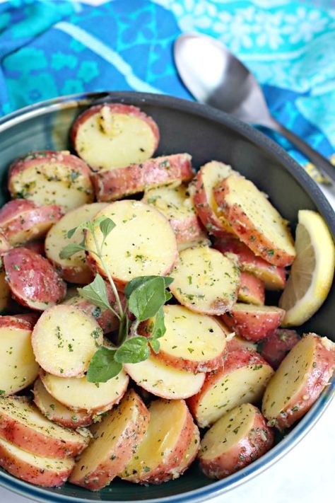 Greek Potato Salad No Mayo, Xmas Salads, Potato Salad Without Mayo, Greek Potato Salad, Healthy Potato Salad, Potato Salad No Mayo, Healthy Potato Salad Recipe, Red Skin Potato Salad, Red Potato Salad Recipe