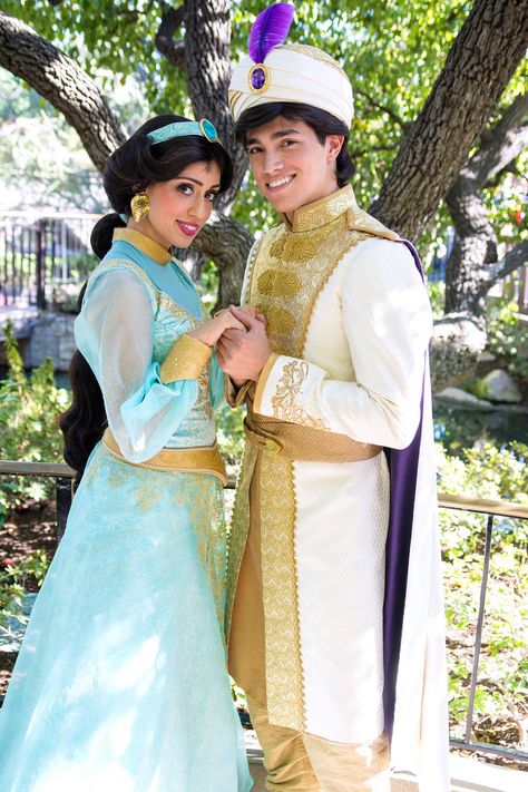 jasmine aladdin Prince Ali Costume, Aladdin Costume Diy, Choir Dresses, Prince Ali, Aladdin Costume, Cosplay Disney, Diy Couples Costumes, United Nation, Jasmine Aladdin