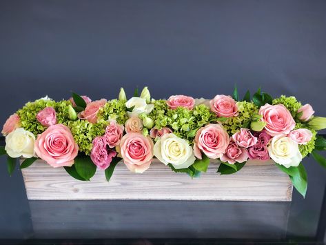 Long wood box arrangement for a table with white and pink roses, lisianthuses and hydrangeas Long Wood Box, Pompon Tulle, Box Arrangement, Wood Box Centerpiece, Box Centerpiece, Table Rose, Table Flower Arrangements, Gubahan Bunga, Tafel Decor