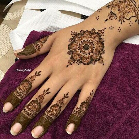 Mandala Mehndi Design, Gol Tikki Mehndi Design, Mehndi Designs 2022, Tikki Mehndi Design, Hand Mandala, Tikki Mehndi, Mandala Mehndi, Finger Henna Designs, Henna Tattoo Designs Hand