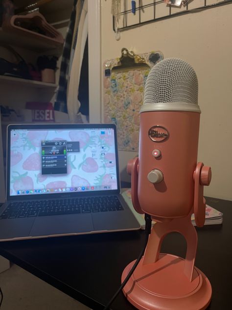 Pink Microphone, Blue Yeti, Future Room, Pink, Blue, Quick Saves