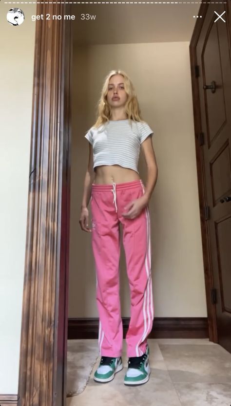 Chloe Cherry, Cute Grunge, Beautiful People, Two Piece Pant Set, Chloe, Capri Pants, Personal Style, Girl Fashion, That Look