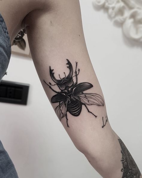 Beetle Tattoo, Traditional Tattoo Designs, Insect Tattoo, Bug Tattoo, Shape Tattoo, Fire Tattoo, Flash Tattoo Designs, Moth Tattoo, Thigh Tattoos Women