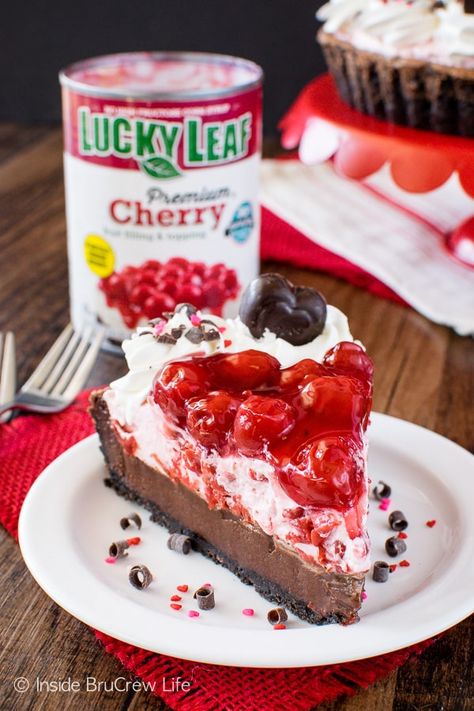 Fluffy Frosting Recipes, Cherry Mousse, Chocolate Cherry Pie, Creamy Chocolate Fudge, Mousse Tart, Chocolate Pie With Pudding, Make Dessert, Cherry Pie Recipe, Fudge Pie