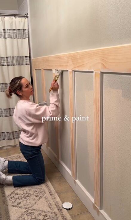 Creating an accent wall can transform a room, adding a touch of personality and style. If you're looking for a subtle yet impactful design, this DIY guide will walk you through the process of building a wood accent wall with ornamental molding. Half Accent Wall Hallway, Diy Living Room Accent Wall, Adding Wood Accents To Walls, Simple Wood Accent Wall, Accent Wall Ideas For Bathrooms, Small Bathroom Accent Wall, Wood Trim Accent Wall, Ikea Platform Bed, Farmhouse Accent Wall