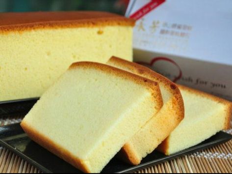 Michelin Star Chefs | #chesse #sponge #recipe Honey Castella Cake, Honey Castella Cake Recipe, Making Honey, Castella Cake, Sponge Recipe, Honey Cake Recipe, Kek Lapis, Pembuat Roti, Sponge Cakes