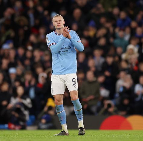 FANS concern for Rio Ferdinand if Roy Keane sees a clip of his fellow Manchester United legend clapping five-star Erling Haaland off the pitch. Haaland was a aim off the report double hat-trick he craved when Pep Guardiola changed him 63 minutes into Manchester Metropolis’s 7-0 rout of RB Leipzig. 1 Erling Haaland applauds his cheerers, together […] The post 'Don't present Keane this' – Fans concern for Rio as Utd icon claps Haaland off pitch first appeared on Football Plazza. Roy Keane, Rio Ferdinand, Manchester United Legends, Soccer Teams, Football Score, World Football, Pep Guardiola, Borussia Dortmund, Soccer Team