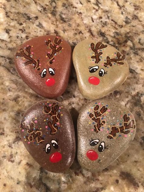 Christmas Rock Painting Ideas, Christmas Rock Painting, Christmas Pebble Art, Rock Painting Tutorial, Natural Christmas Decor, Rock Painting Ideas, Painted Rocks Kids, Christmas Rock, Painted Rocks Craft