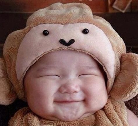 22 Chubbiest Cheeks Of All Time-  http://www.buzzfeed.com/ashleyperez/22-chubbiest-cheeks-of-all-time Foto Kids, Baby Kostüm, Cute Asian Babies, Baby Faces, Chubby Cheeks, Foto Baby, Asian Babies, Baby Monkey, Baby Costumes