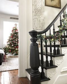 Painted Stairs - The How To ⋆ Designs By Karan Black Stair Railing, Farmhouse Stairs, Black Staircase, Stairs Renovation, Black Stairs, Painted Staircases, Stair Makeover, Diy Staircase, Stairs Makeover