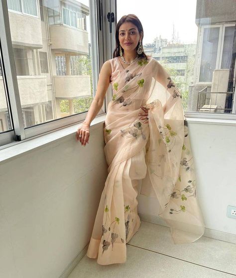 Kajal Aggarwal in a rose gold picchika saree for diwali 3 Floral Organza Saree, Saree Wearing Styles, Sarees For Girls, Simple Saree Designs, Fashionable Saree Blouse Designs, Fancy Sarees Party Wear, Saree Poses, Traditional Indian Dress, Indian Saree Blouses Designs