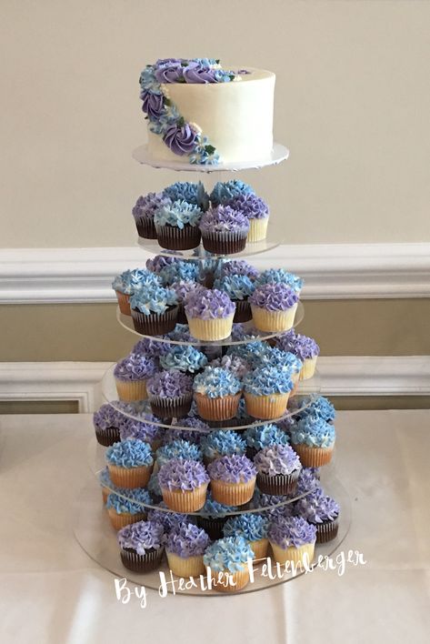 Blue And Purple Hydrangea, Purple Wedding Cupcakes, Blue Wedding Cupcakes, Purple Hydrangea Wedding, Wedding Cake Hydrangea, Hydrangea Cupcakes, Purple Desserts, Blue Purple Wedding, Lavender Cupcakes