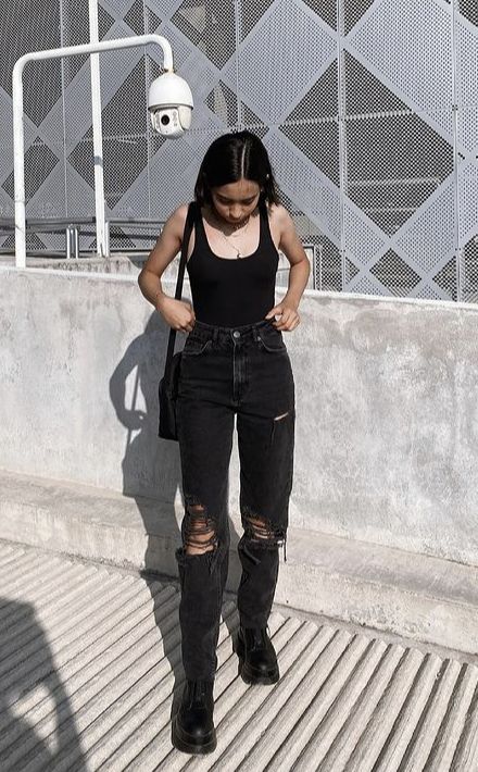 Edgy Alt Outfits, Edgy Dinner Outfits, All Black Clothes Aesthetic, Combat Boots Aesthetic Grunge, Latina Goth Fashion, Sporty Goth Outfits, Heavy Metal Concert Outfit Ideas, Black Jumper Outfit Casual, Comfy Black Outfits