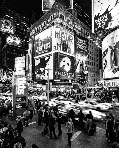 Black and white frames of New York City . . . . . #newyork #nyc #bnw #bnwphotography #blackandwhitephotography #blackandwhite #jcruizphotography #travel #travelphotography #nycphotography #newyorkcity #travelgram #travelblogger Black And White City Aesthetic, Dm Board, Nyc Black And White, Guest Wc, Black And White New York, New York Black And White, Black And White City, Collage Art Projects, White Frames