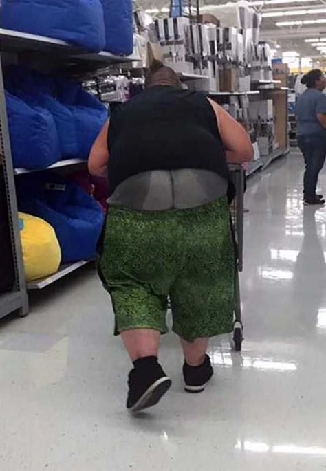 Walmart People Weird, People Of Walmart Funny, Meanwhile In Walmart, Wierd People, Weird People At Walmart, Funny Walmart People, People At Walmart, Funny Walmart Pictures, Funny Disney Pictures