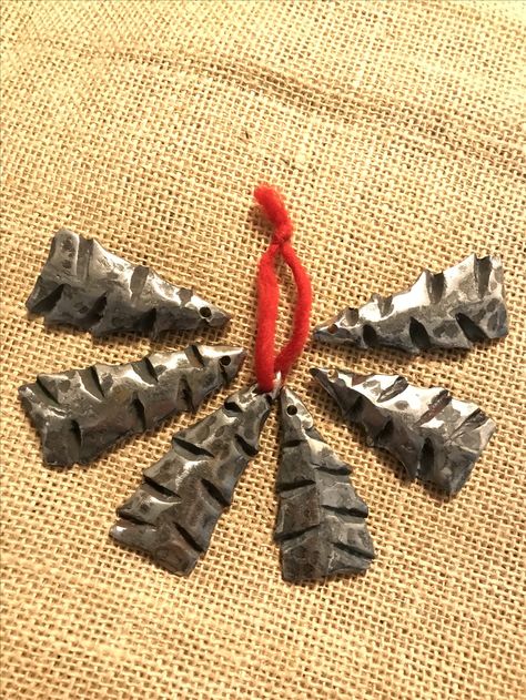 Hand forged Christmas tree ornaments. Forged Christmas Gifts, Forged Christmas Ornaments, Hand Christmas Tree, Blacksmith Art, Diy Forge, Forge Ideas, Horseshoe Projects, Blacksmith Projects, Metal Working Projects