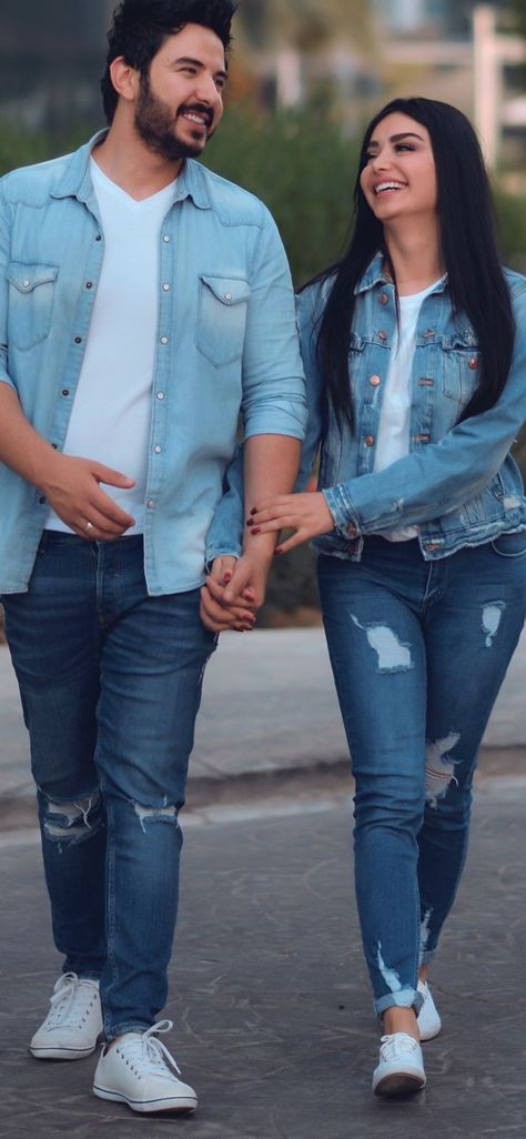 Cute Couple Poses For Pictures Instagram, Stylish Photo Pose For Couple, Poses For Couples Casual, Couple Poses For Pictures Casual, Couple Photo Poses Casual, Cute Couple Poses Aesthetic, Pre Wedding Shoot Outfit Ideas, Pre Wedding Outfit Ideas, Couple Poses Casual