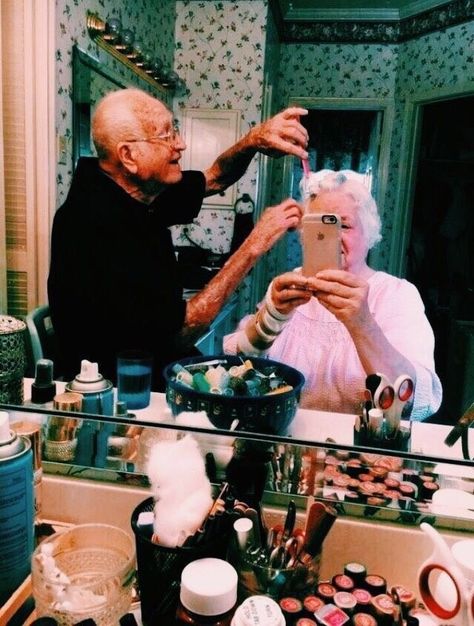 Old Couple In Love, Old Couple, Fotografi Vintage, Old Couples, Goals Pictures, Boyfriend Goals, Relationship Goals Pictures, Old Love, Cute Relationship Goals