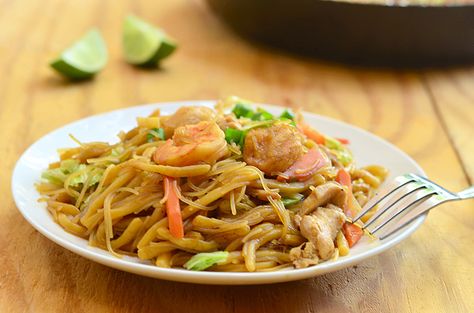 Miki Bihon Miki Bihon, Bihon Guisado, Bihon Recipe, Filipino Kitchen, Pancit Bihon, Shrimp And Veggies, Pancit Recipe, Kawaling Pinoy, Fresh Egg Noodles