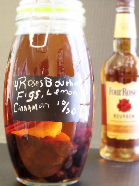 Fig Infused Bourbon Recipe Infuse your booze! - Sweet Savant Figgy Pudding Recipe, Flavored Whiskey, Infused Bourbon, Four Roses Bourbon, Infused Liquors, Bourbon Recipes, Atlanta Food, Christmas Gift For Friends, Homemade Holiday Gifts