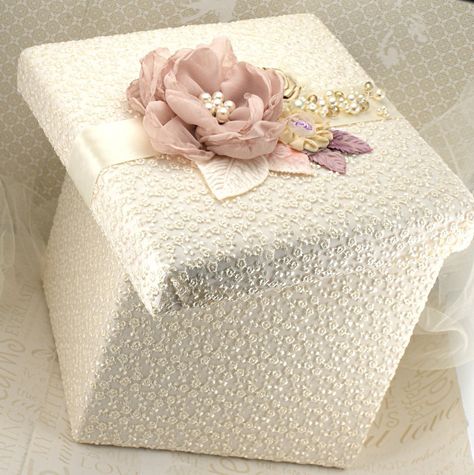 Want to learn how to make a wedding keepsake box? We have a few ideas for you to start from if you plan on making your memory box from scratch. Wedding Cards Keepsake, Gold Card Box Wedding, Gold Card Box, Wedding Keepsake Box, Wedding Keepsake Boxes, Wedding Memory Box, Money Box Wedding, Memories Box, Wedding Gifts Packaging