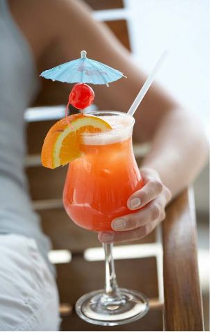 Sunset Cocktails on the beach!!! 1 part amaretto, 1 part peach schnapps, topped with pineapple juice and cranberry juice drink.. Drink With Umbrella, Cocktails On The Beach, Bartending School, Malibu Drinks, Malibu Rum, Light Rum, Peach Schnapps, Thirsty Thursday, Bourbon Street