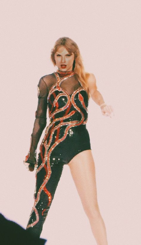 addy 🪩 CINCY on Twitter: "this photo @danielle8060 took is SO COOL ???!!!!!!!!!! IT LOOKS LIKE A MAGAZINE COVER https://t.co/P4pRhSolZV" / Twitter Taylor Swift Reputation Jumpsuit, Taylor Swift Rep Tour Bodysuit, Reputation Bodysuit Taylor Swift, Taylor Swift Reputation Eras Tour Outfit, Reputation Snake Outfit, Taylor Swift Snake Outfit, Taylor Swift Reputation Costume Ideas, Taylor Swift Reputation Bodysuit, Taylor Swift Body Suit