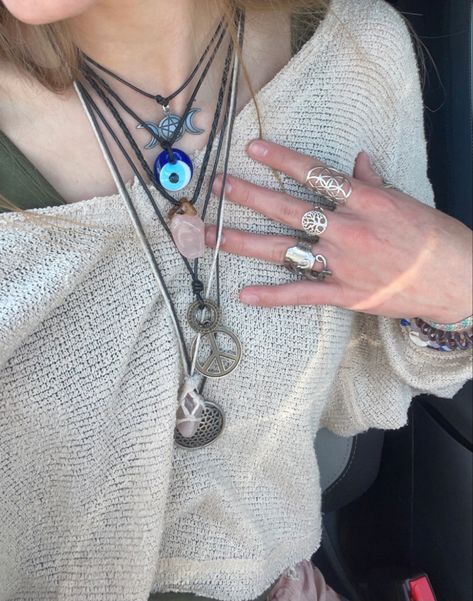 Rings And Necklaces, Moda Hippie, Hippie Aesthetic, Grunge Jewelry, Indie Jewelry, Estilo Hippie, Hippie Vibes, Dope Jewelry, Funky Jewelry