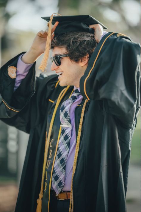 Male Graduation Pictures, Cap And Gown Senior Pictures, Cap And Gown Photos, Cap And Gown Pictures, Senior Photoshoot Poses, College Graduation Photoshoot, College Graduation Pictures Poses, Boy Graduation, Grad Photography