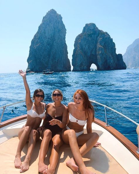 Capri Boat, Europe Adventure, Greece Aesthetic, Greece Trip, Clean Lifestyle, Euro Summer, Summer Inspo, Beach Lifestyle, Beautiful Locations Nature