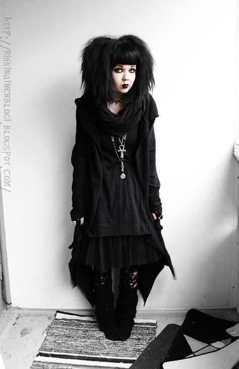 Black Widow Sanctuary Goth Outfits Men, Goth Winter, Trad Goth Outfits, Traditional Goth, Modern Goth, Goth Outfit Ideas, Strega Fashion, Casual Goth, Trad Goth