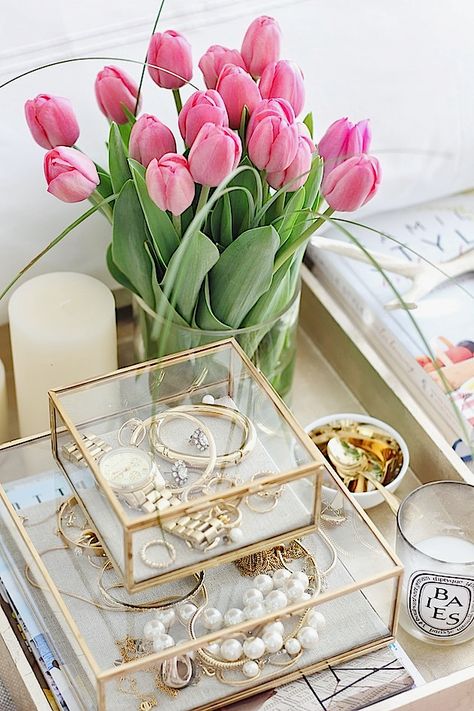 West Elm Via Savorhomeblog.com Jewelry Box Plans, Rock My Style, Jewerly Organizer, Glamour Decor, Jewerly Boxes, Jewelry Box Diy, Princess Room, Glass Box, غرفة ملابس