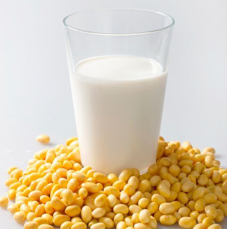 There are many dairy-free alternatives made from a variety ingredients including almonds, coconut and soya - but how do they compare? Soy Milk Benefits, Spinach Nutrition Facts, Strawberry Nutrition Facts, Soya Milk, Milk Nutrition, Nutrition Store, Nutritional Information, Nutrition Motivation, Nutrition Consultant