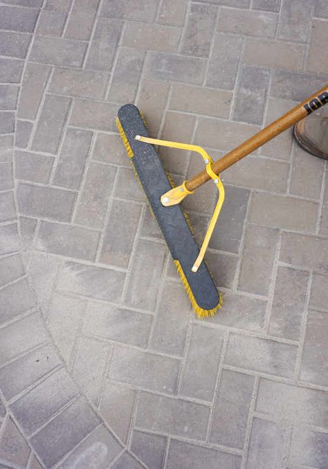 How To Lay Pavers, Paver Patio Ideas, Diy Patio Pavers, Brick Paver Patio, Paver Designs, Piscina Interior, Brick Patio, Patio Pavers Design, Paver Walkway