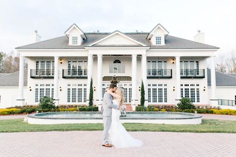 Florida Wedding Reception, Orlando Wedding Venues, Lakefront Property, Florida Wedding Venues, Pastel Wedding, Orlando Wedding, Best Wedding Venues, Chapel Wedding, Beautiful Backdrops